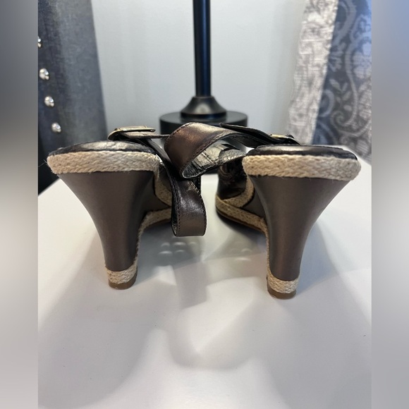 Easy Spirit Open toed Bronze sandals - Picture 5 of 7